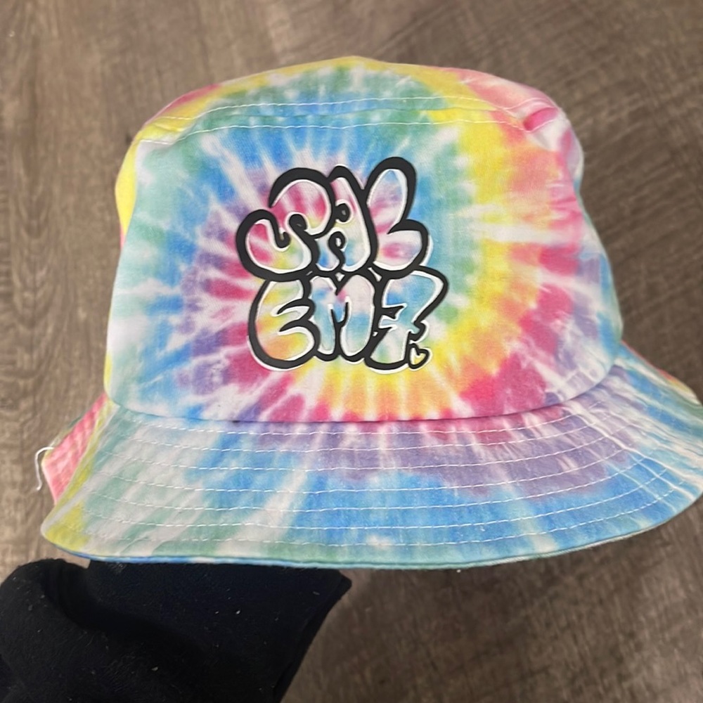 bucket hat
